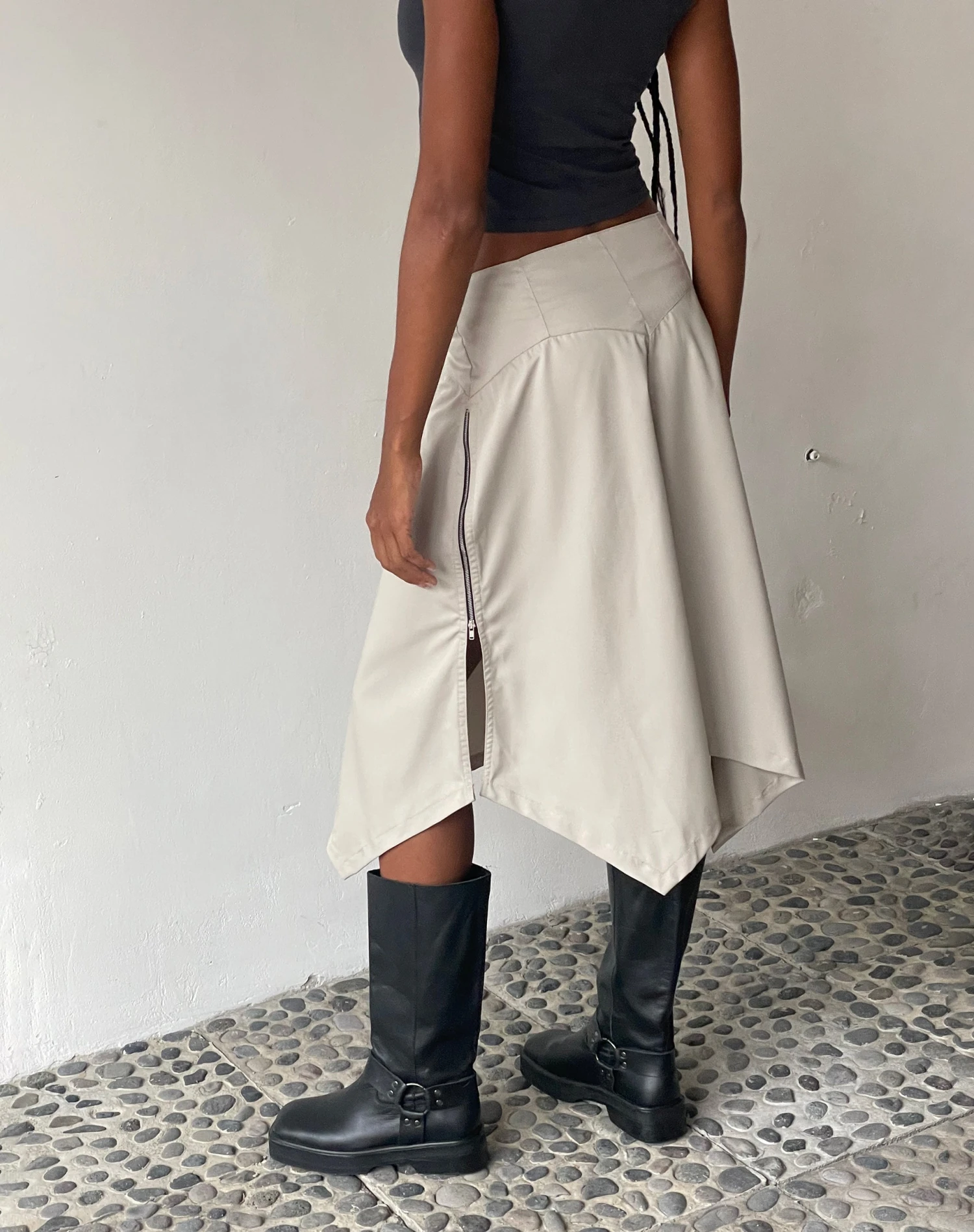 MOTEL X JACQUIE Karsyn Asymmetric Midi Skirt In Oat