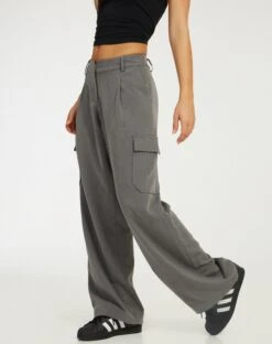 Low Rise Abba Cargo In Charcoal