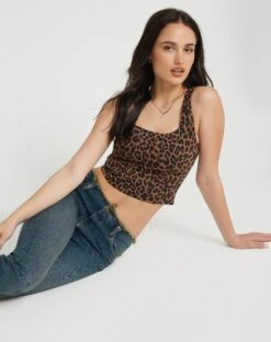 Teisa Crop Top In Brown Leopard Daze